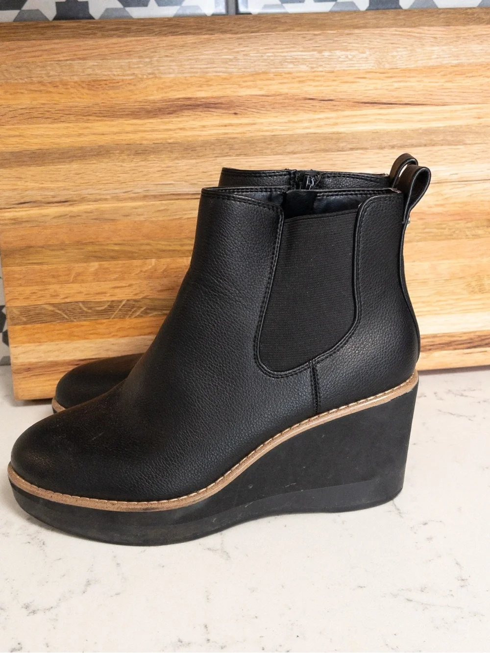 Kelly & Katie Black Asina Chelsea Wedge Platform Booties Boots 7.5